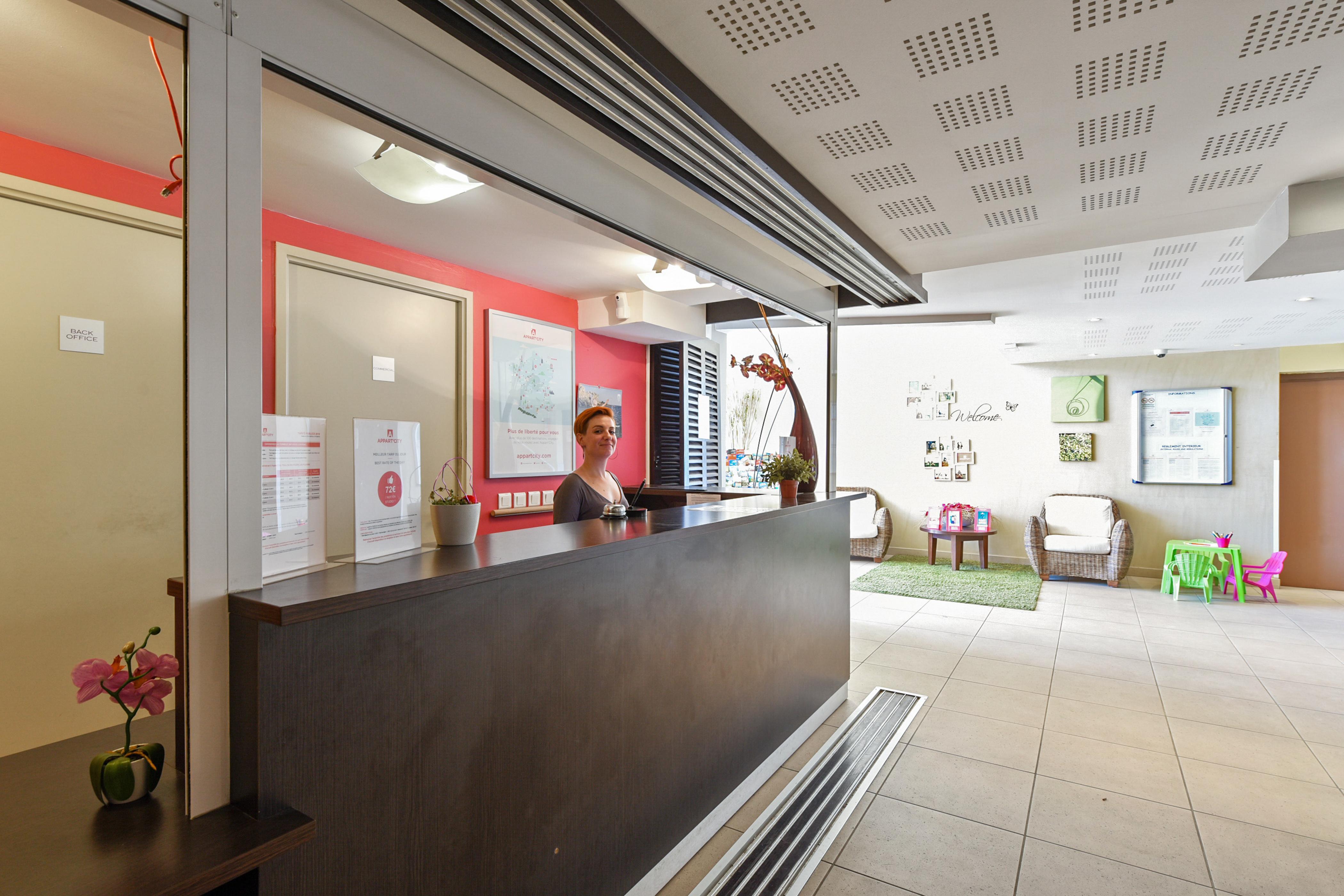 Comfort Aparthotel Six-Fours Six-Fours-les-Plages Buitenkant foto